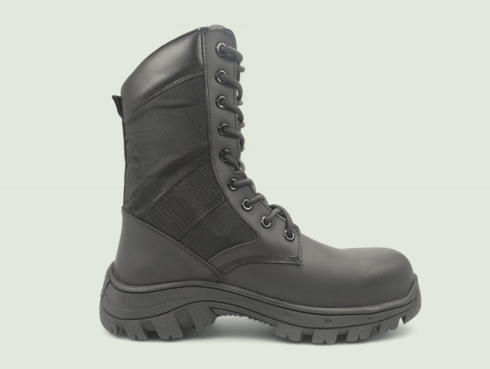 Bota militar con puntera de seguridad
